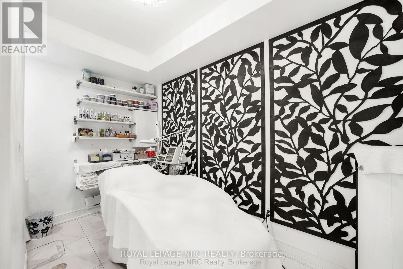 559 Lakeshore Road E, Mississauga, Ontario  L5G 0A8 - Photo 10 - W13763086