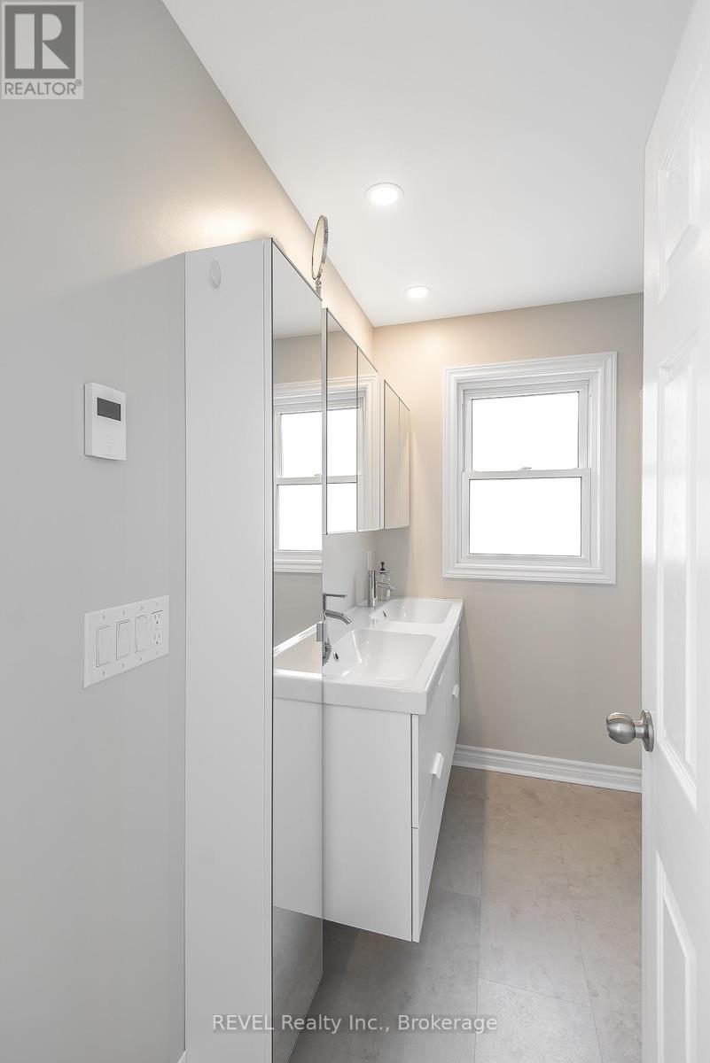 12 Garnet Street, St. Catharines, Ontario  L2M 5E5 - Photo 16 - X13763486
