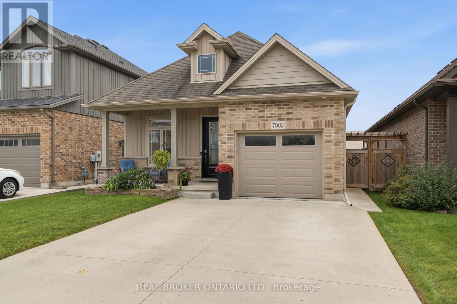 7002 Optimist Lane, Niagara Falls, Ontario  L2E 0B1 - Photo 1 - X13765172