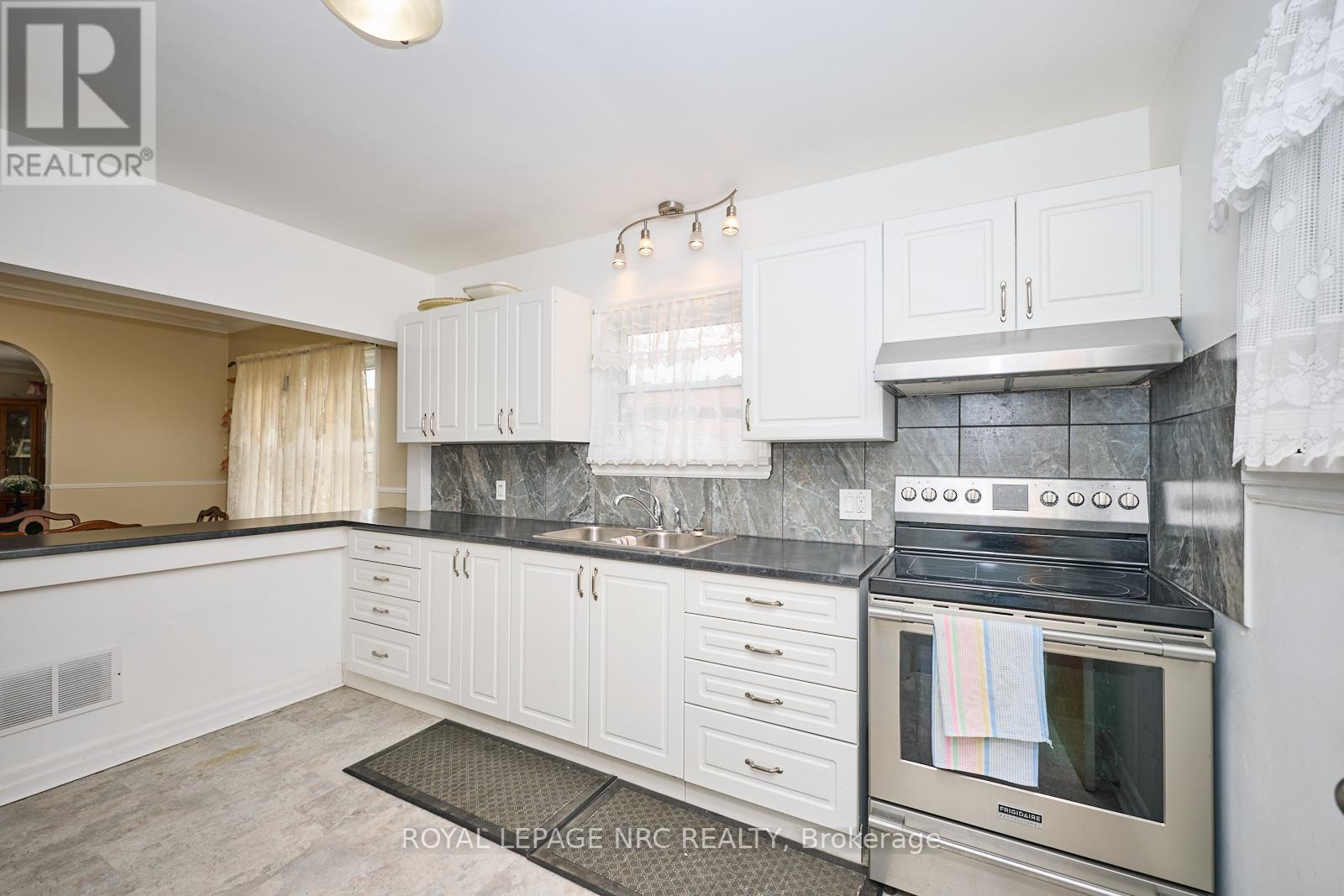 1 Thorndale Avenue, St. Catharines, Ontario  L2R 6A2 - Photo 12 - X13767070