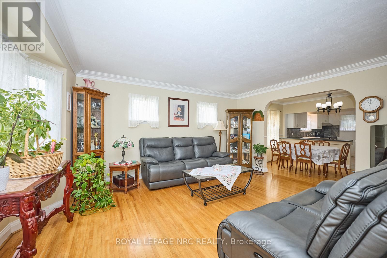1 Thorndale Avenue, St. Catharines, Ontario  L2R 6A2 - Photo 3 - X13767070