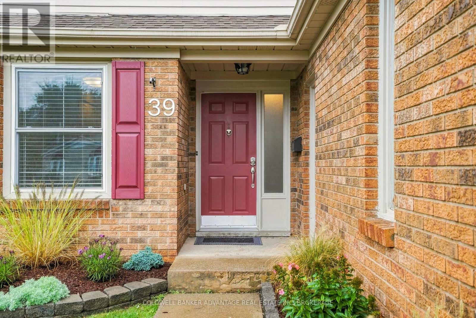 39 Dundee Drive, St. Catharines, Ontario  L2P 3S9 - Photo 3 - X13767402