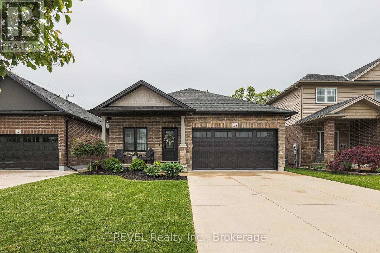 15 Willowbrook Drive, Welland, Ontario  L3C 0G1 - Photo 1 - X13770484