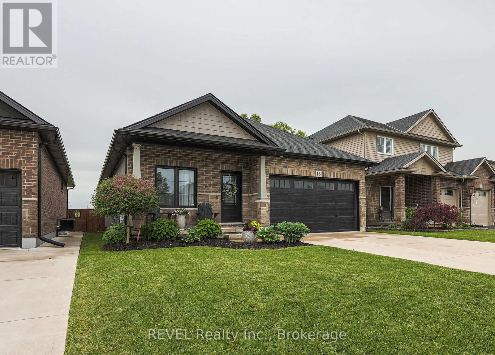 15 Willowbrook Drive, Welland, Ontario  L3C 0G1 - Photo 3 - X13770484