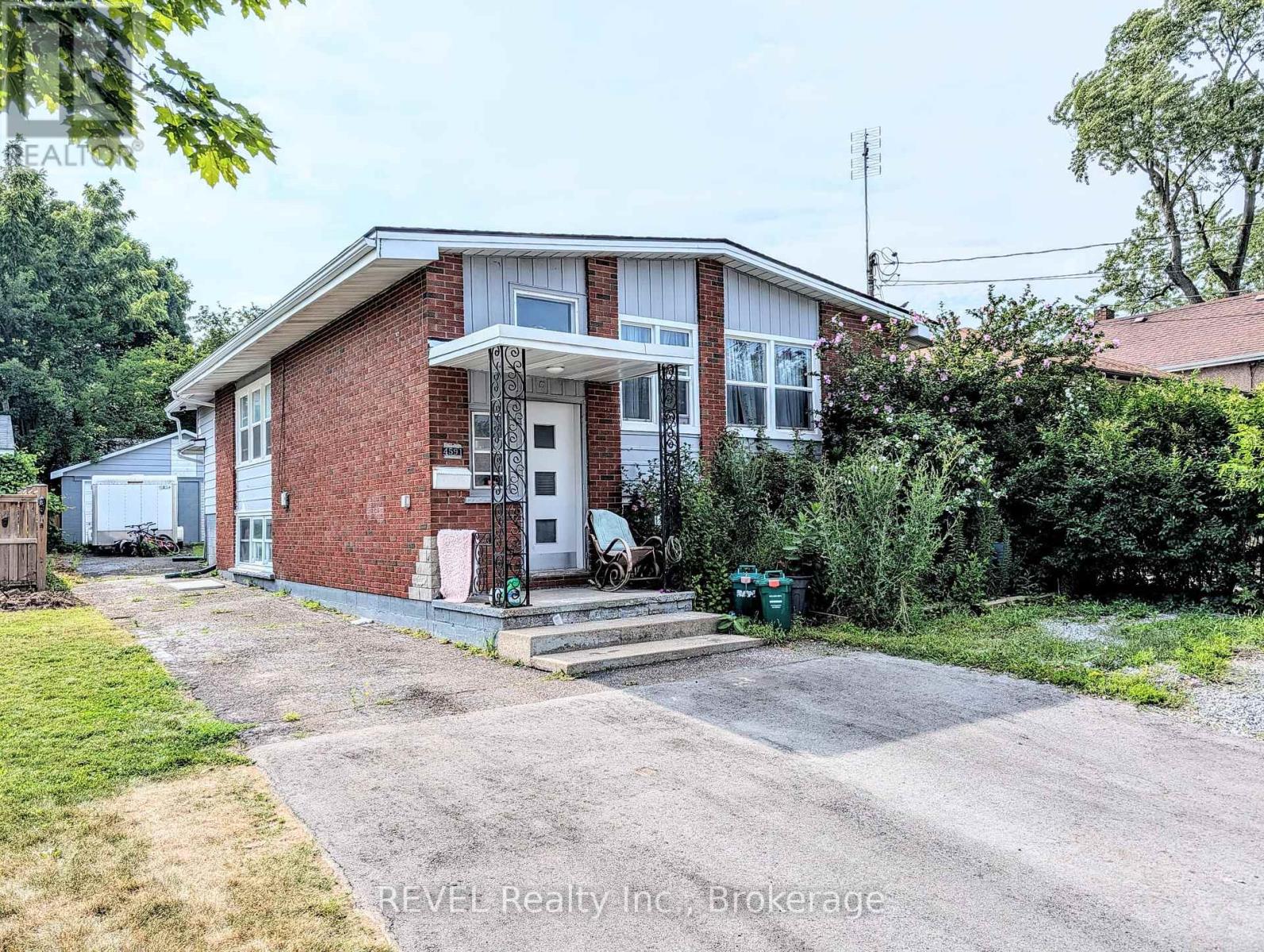 4591 Homewood Avenue, Niagara Falls, Ontario  L2E 4X9 - Photo 2 - X13771472