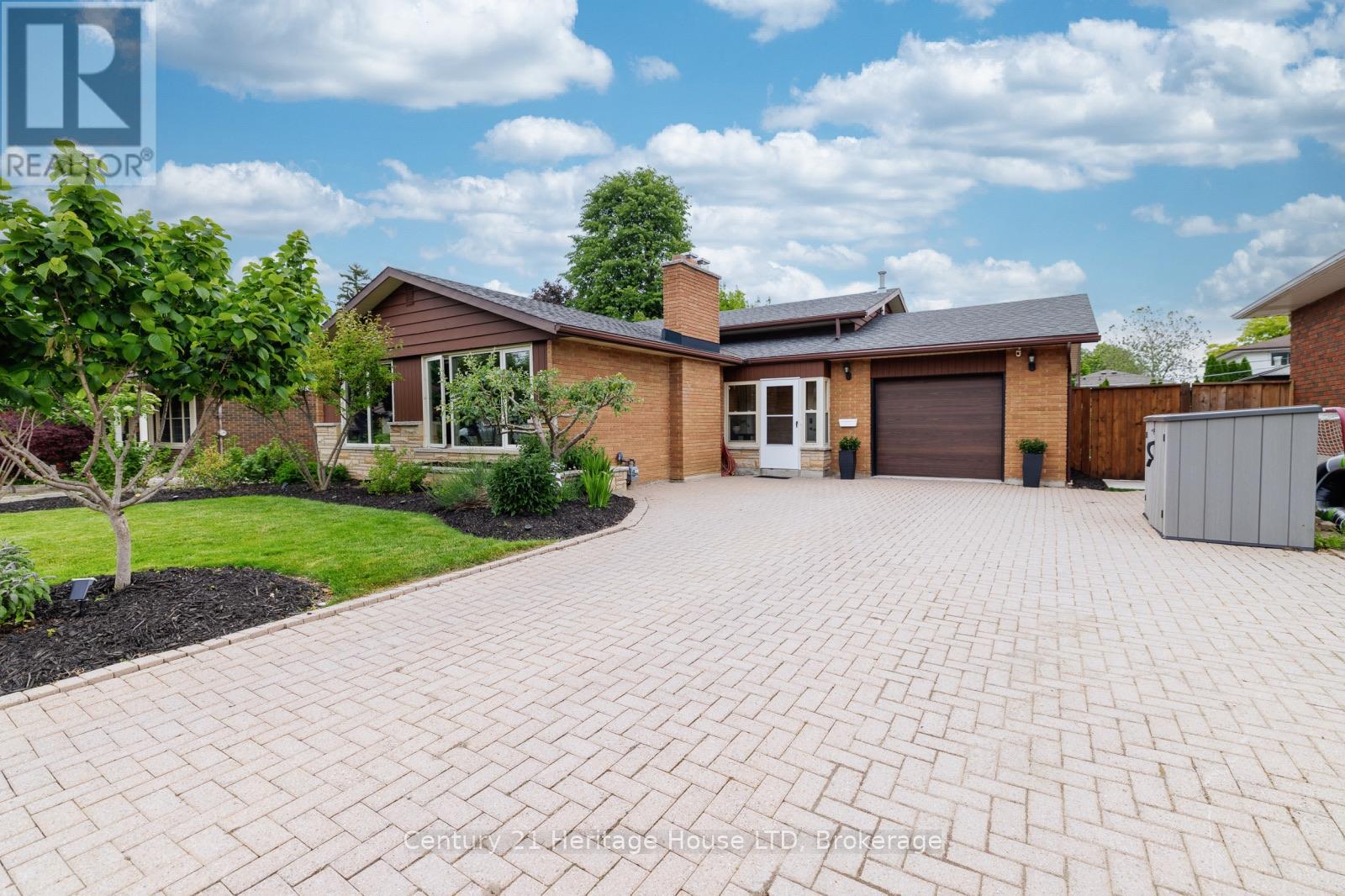 14 Stanley Street, St. Catharines, Ontario  L2M 1S6 - Photo 1 - X13782444