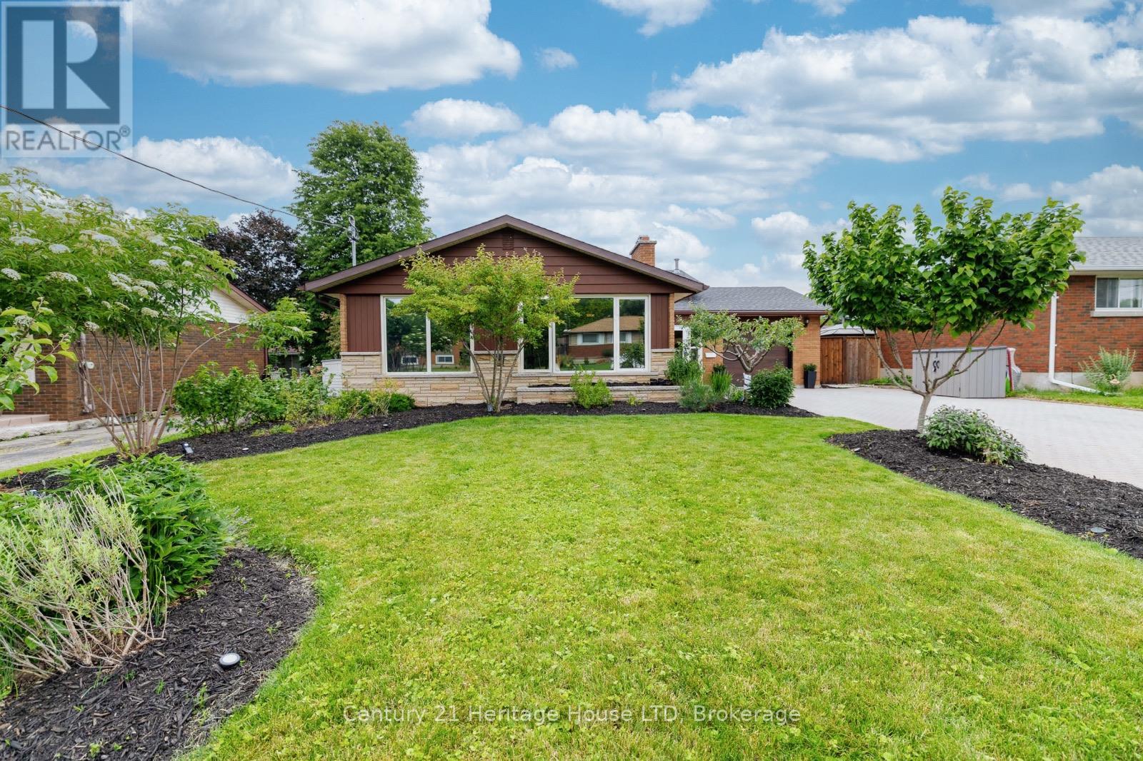 14 Stanley Street, St. Catharines, Ontario  L2M 1S6 - Photo 2 - X13782444