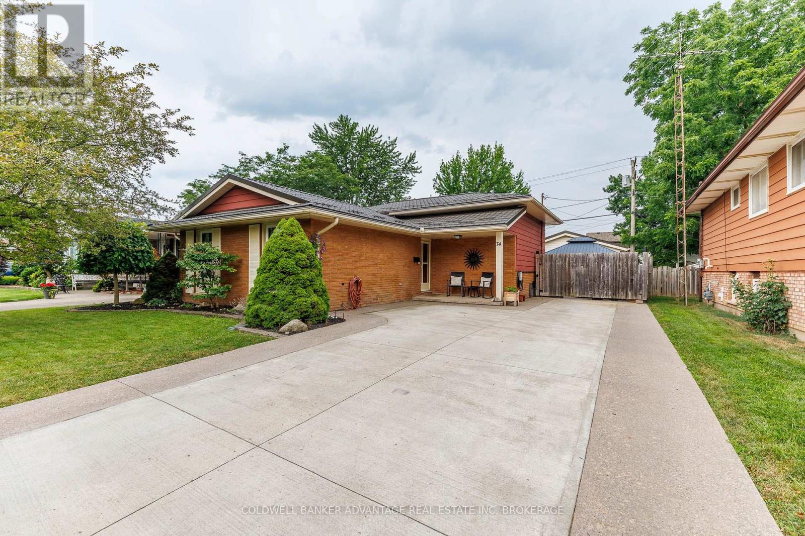 74 Pinehurst Drive, Welland, Ontario  L3C 3J1 - Photo 2 - X13798178