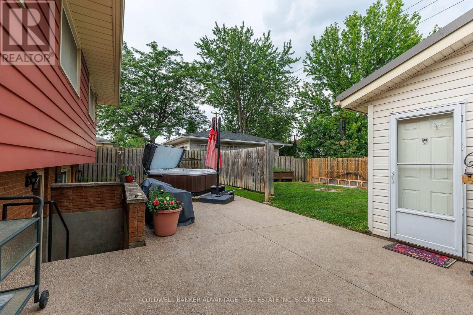 74 Pinehurst Drive, Welland, Ontario  L3C 3J1 - Photo 4 - X13798178