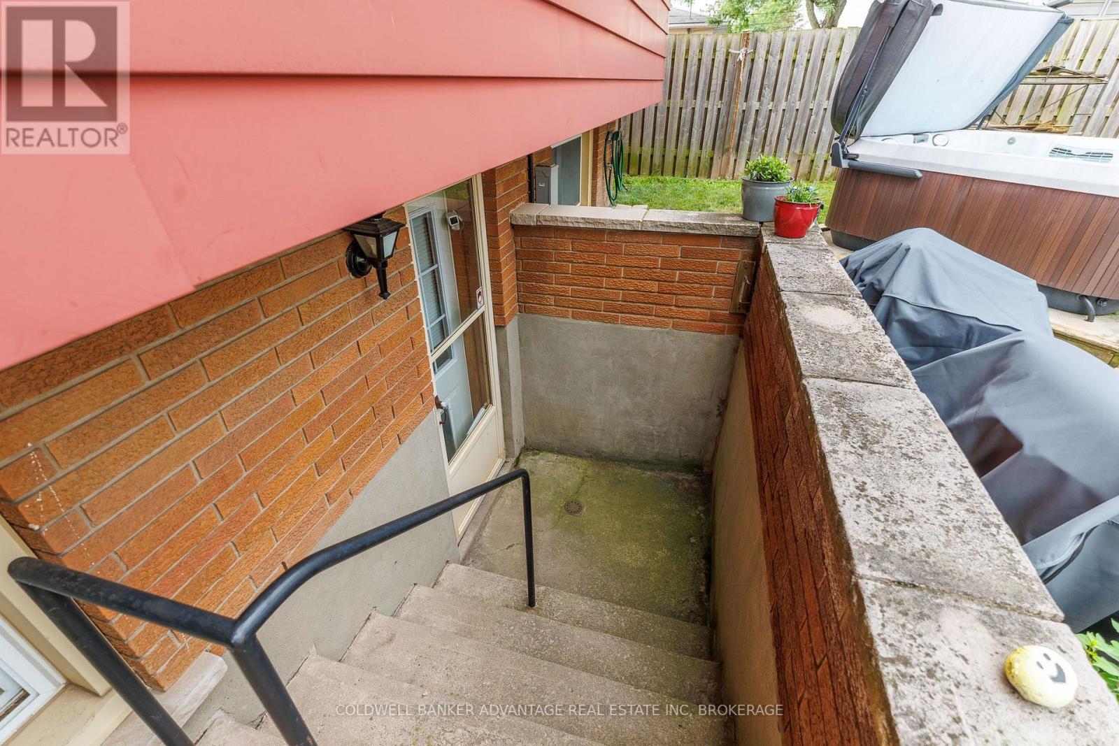 74 Pinehurst Drive, Welland, Ontario  L3C 3J1 - Photo 5 - X13798178