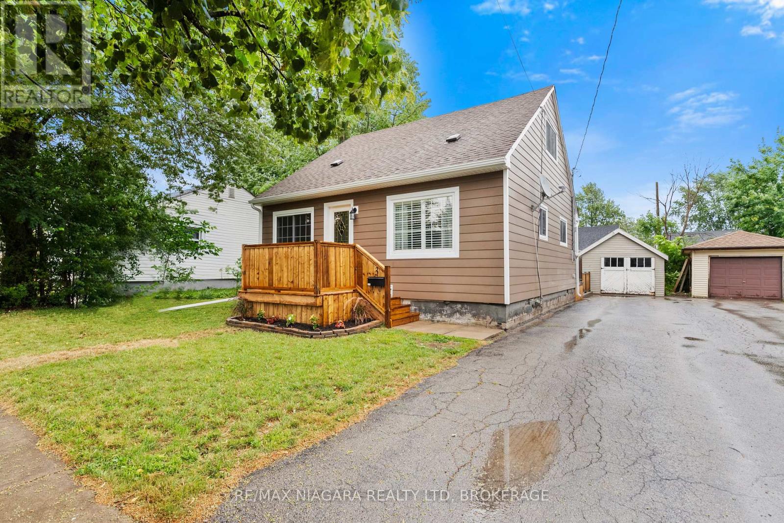 3 Osborne Street, Fort Erie, Ontario  L2A 3X8 - Photo 1 - X13800758