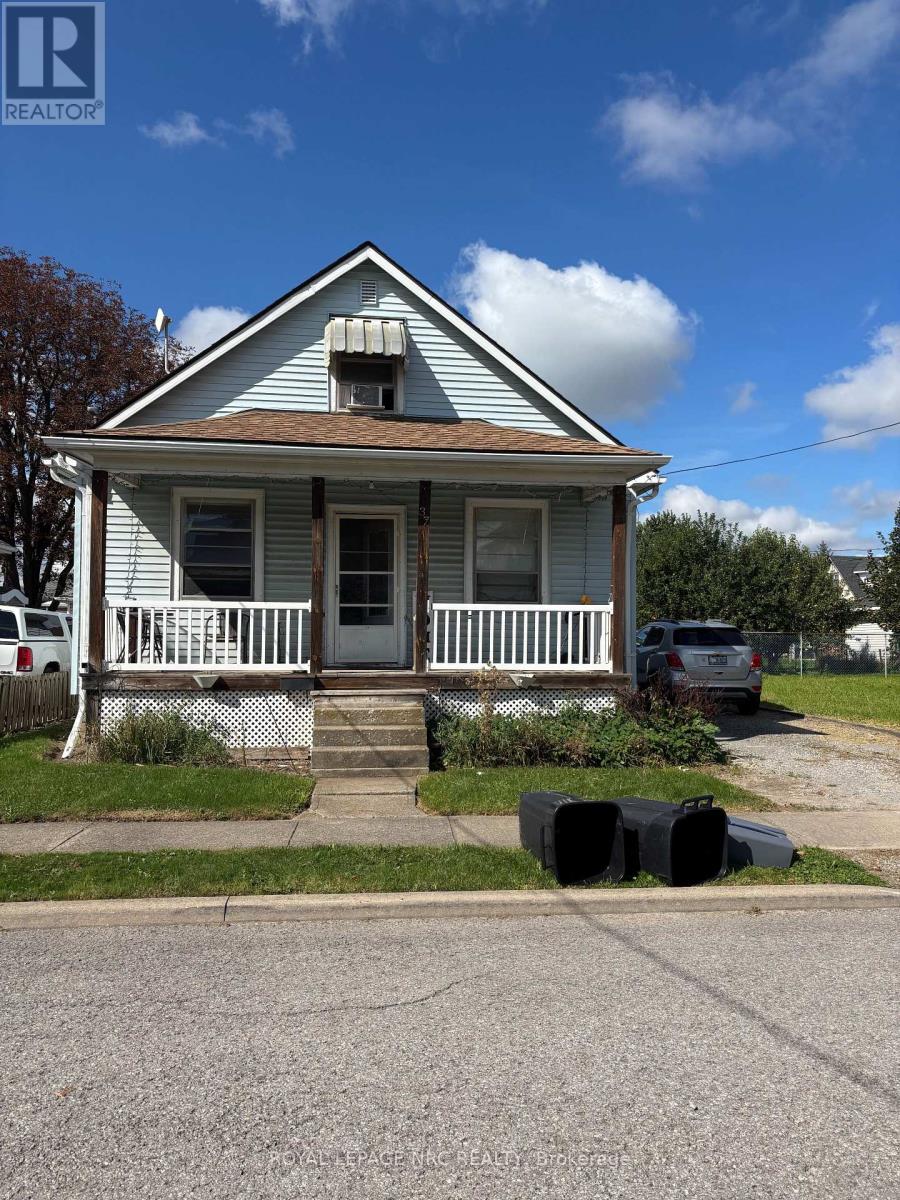 37 Battle Street, Thorold, Ontario  L2V 3W4 - Photo 1 - X13808298
