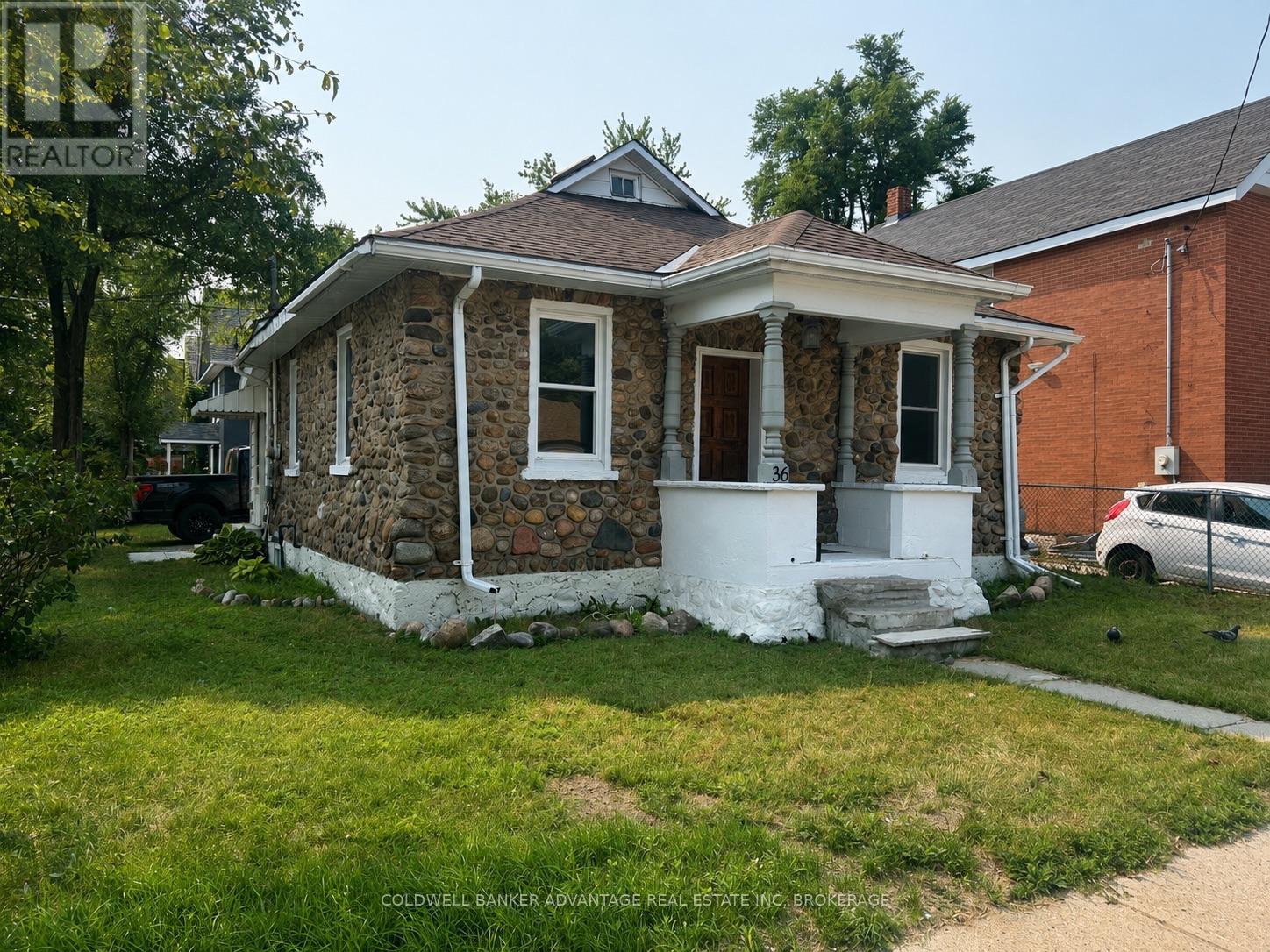 36 Sanford Street, Barrie, Ontario  L4N 3C2 - Photo 1 - S13808718