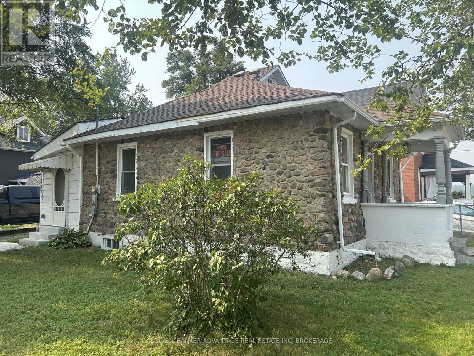 36 Sanford Street, Barrie, Ontario  L4N 3C2 - Photo 2 - S13808718