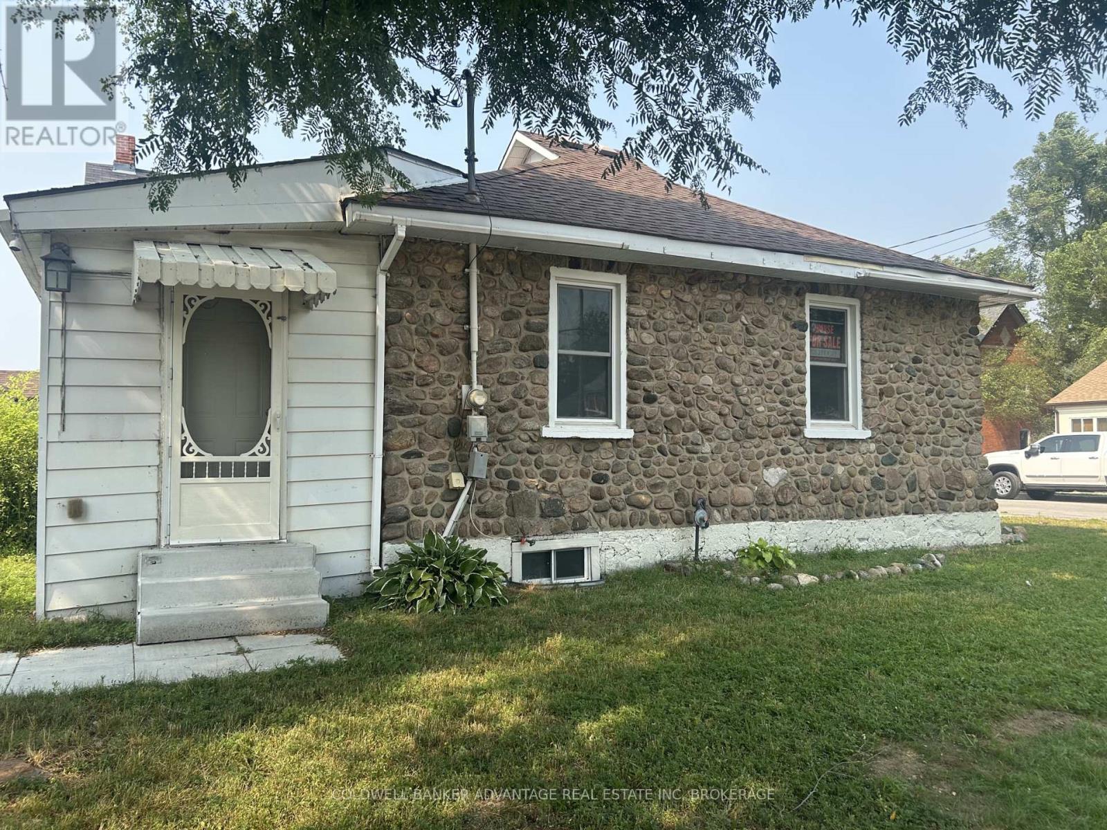36 Sanford Street, Barrie, Ontario  L4N 3C2 - Photo 3 - S13808718