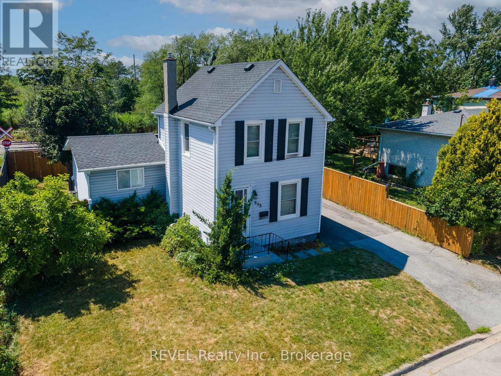 650 Deere Street, Welland, Ontario  L3B 2L8 - Photo 2 - X13821864