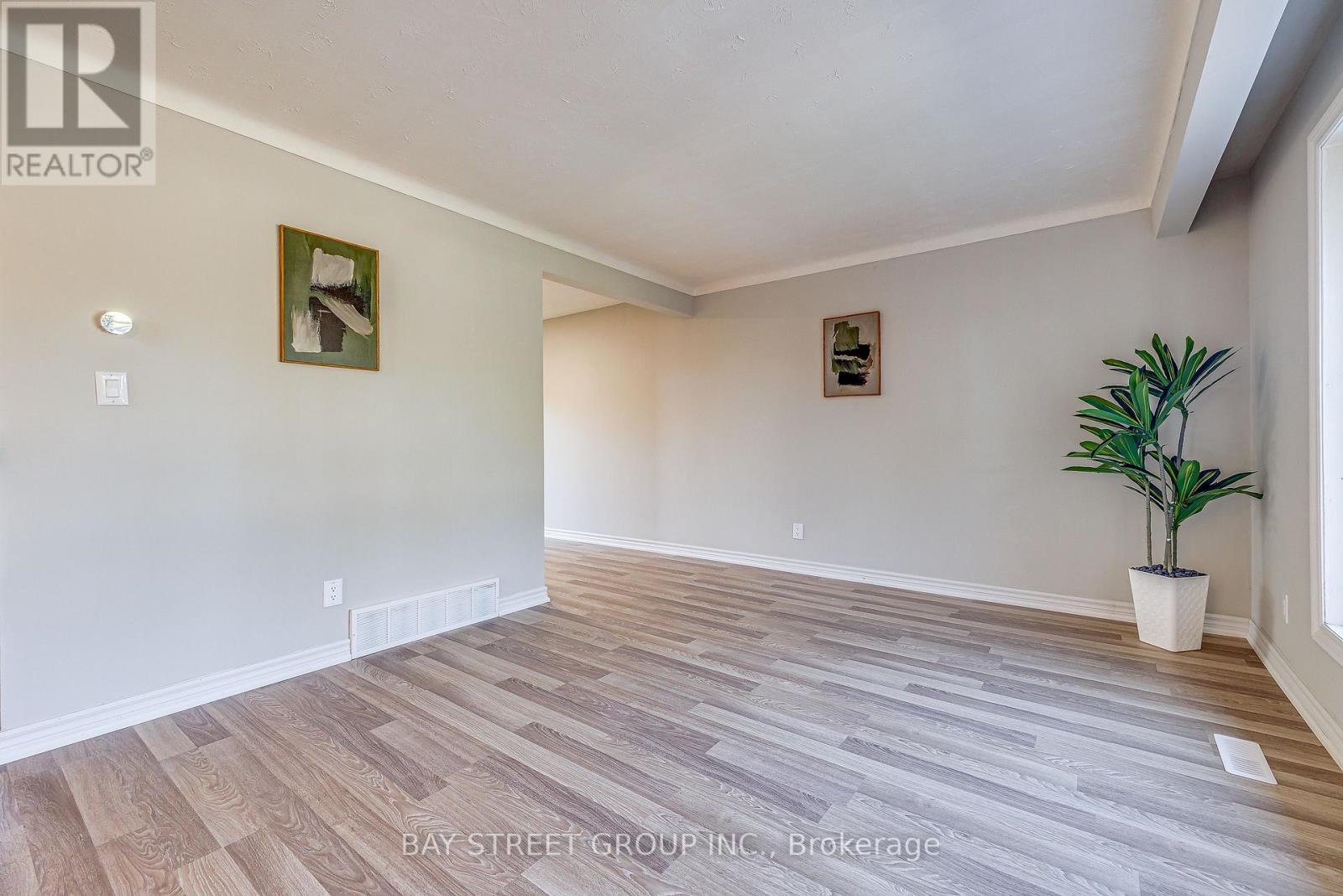 110 St. David's Road, St. Catharines, Ontario  L2T 1P9 - Photo 5 - X13828242