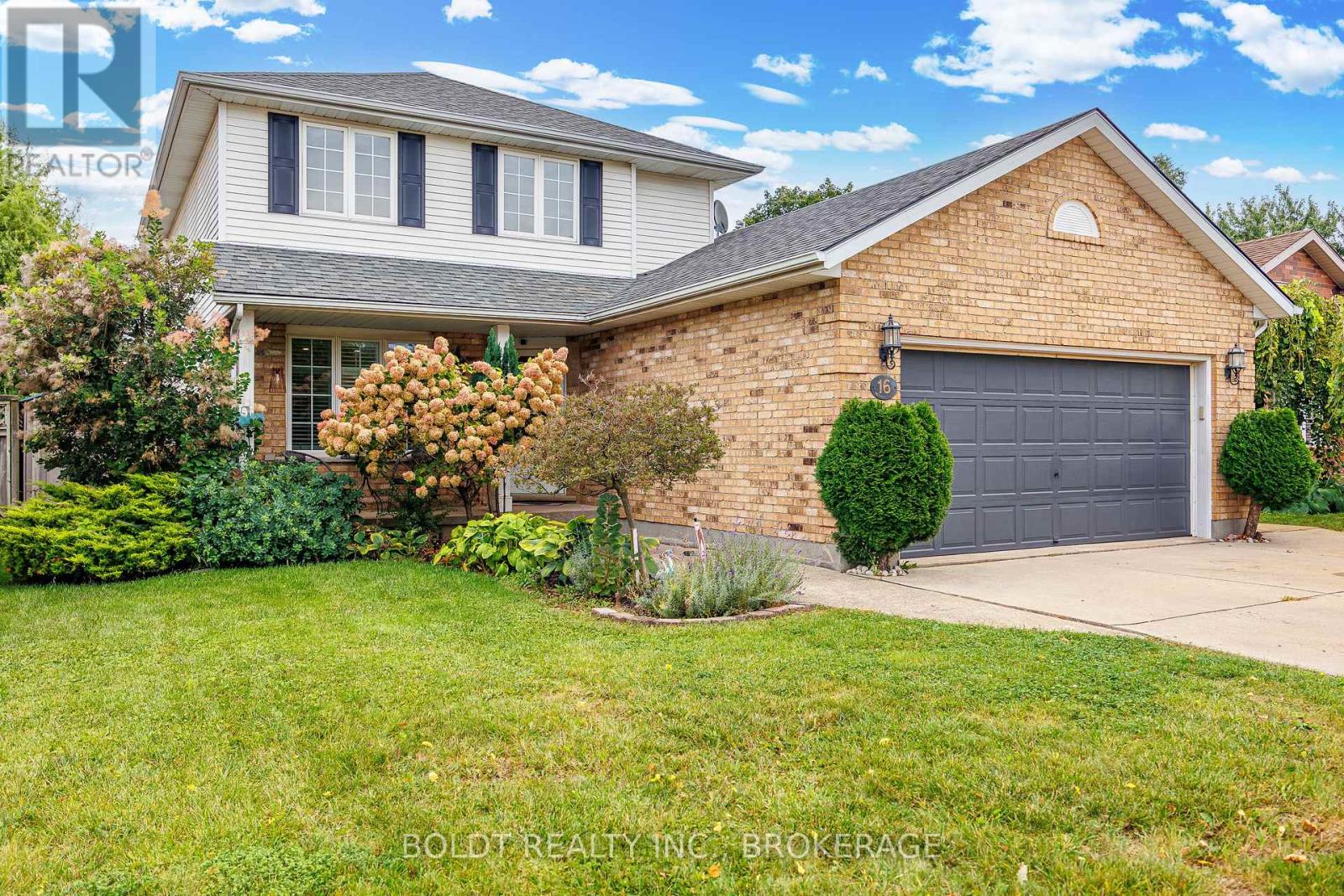 16 Westbury Drive, St. Catharines, Ontario  L2S 3V1 - Photo 1 - X13848500