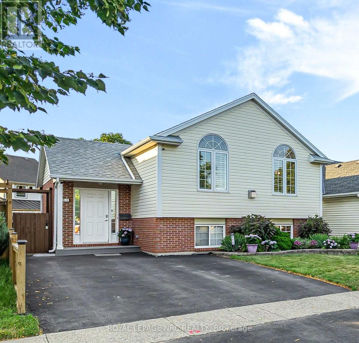 551 Scott Street, St. Catharines, Ontario  L2M 6Y4 - Photo 1 - X13863430