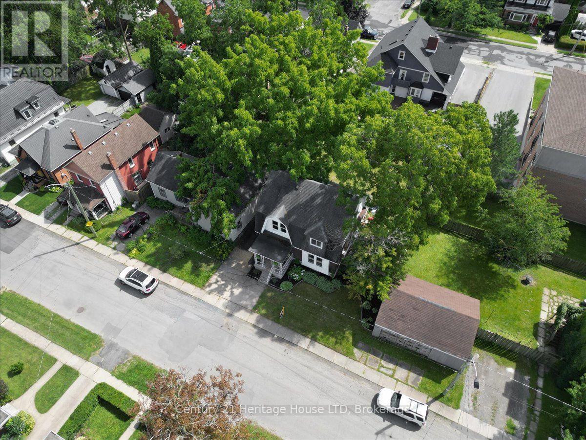 17 Elizabeth Street E, Welland, Ontario  L3C 4M2 - Photo 2 - X13868576