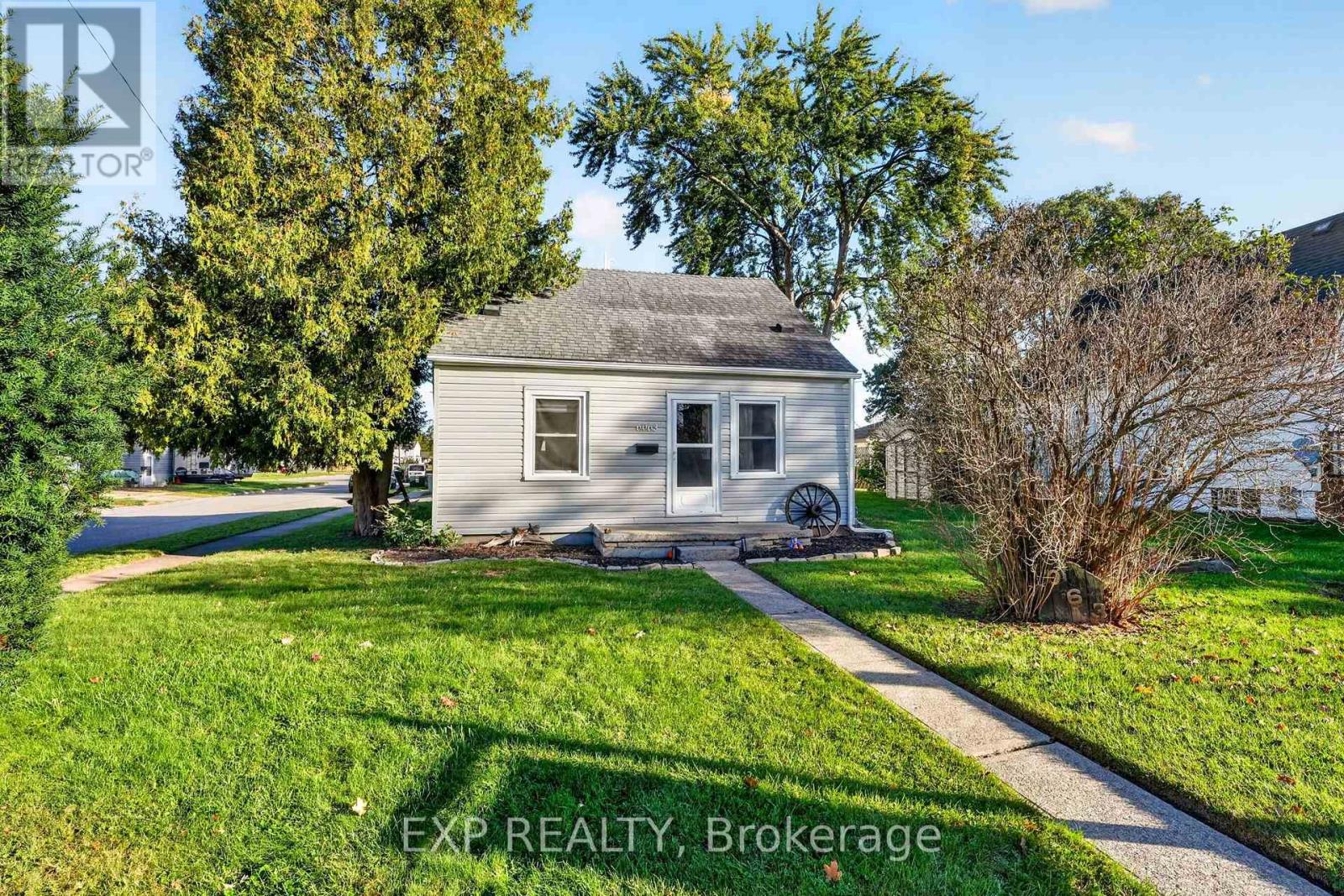 6063 Cadham Street, Niagara Falls, Ontario  L2G 3A2 - Photo 1 - X13876056