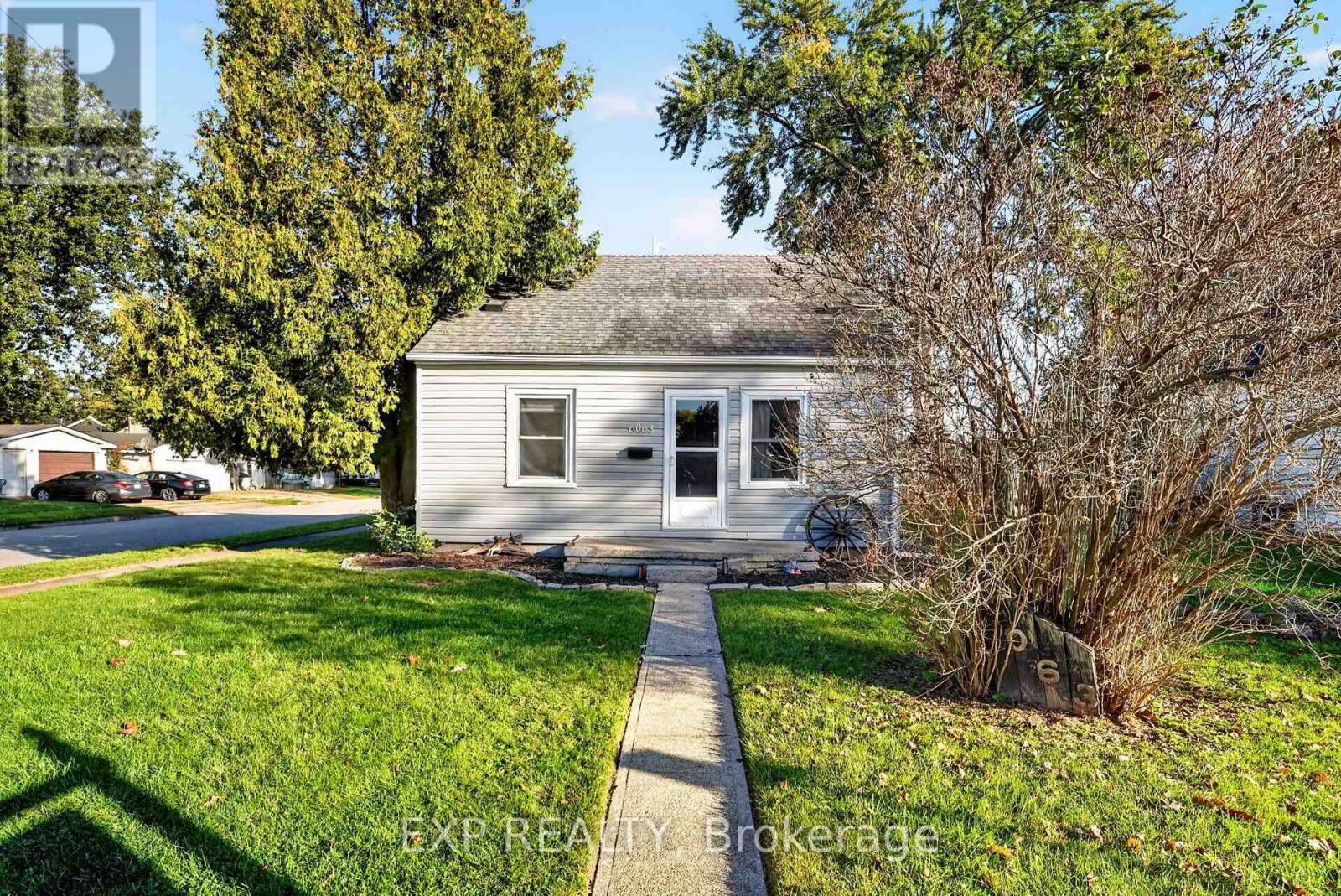 6063 Cadham Street, Niagara Falls, Ontario  L2G 3A2 - Photo 2 - X13876056
