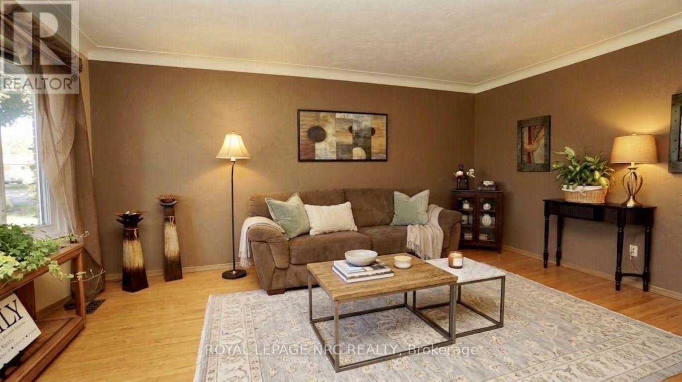 7030 Whitman Avenue, Niagara Falls, Ontario  L2G 5B6 - Photo 4 - X13878914