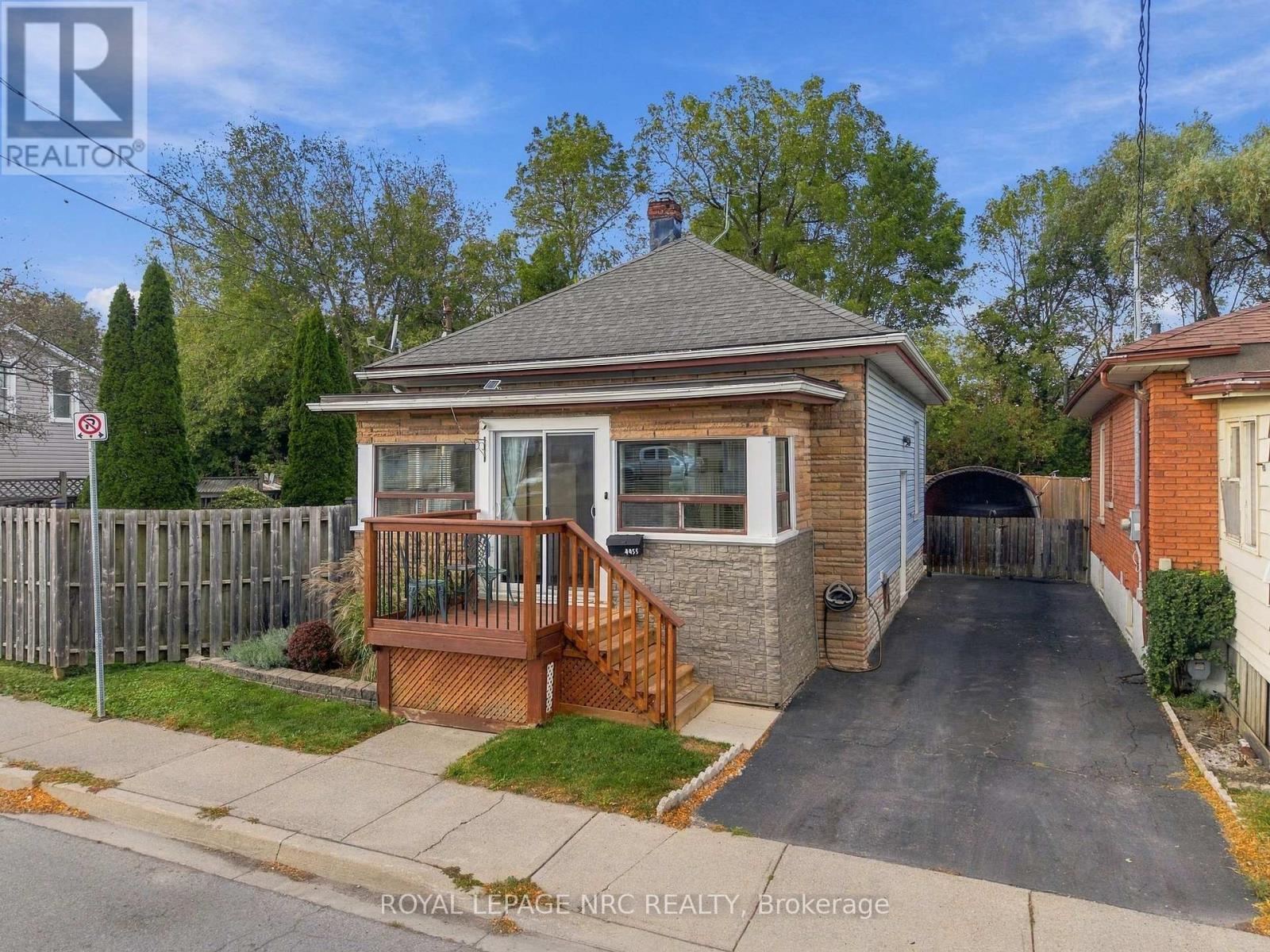 4455 Park Street E, Niagara Falls, Ontario  L2E 2P4 - Photo 1 - X13879664