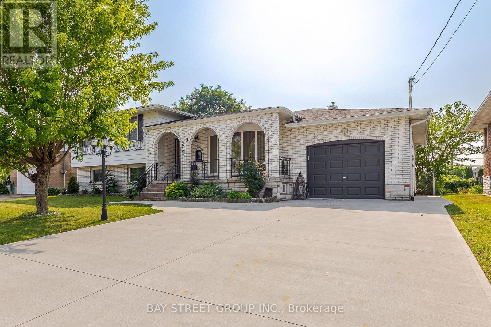 Upper - 29 West Street N, Thorold, Ontario  L2V 2S1 - Photo 1 - X14029944