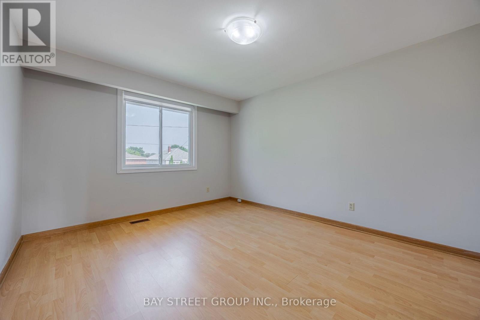 Upper - 29 West Street N, Thorold, Ontario  L2V 2S1 - Photo 13 - X14029944