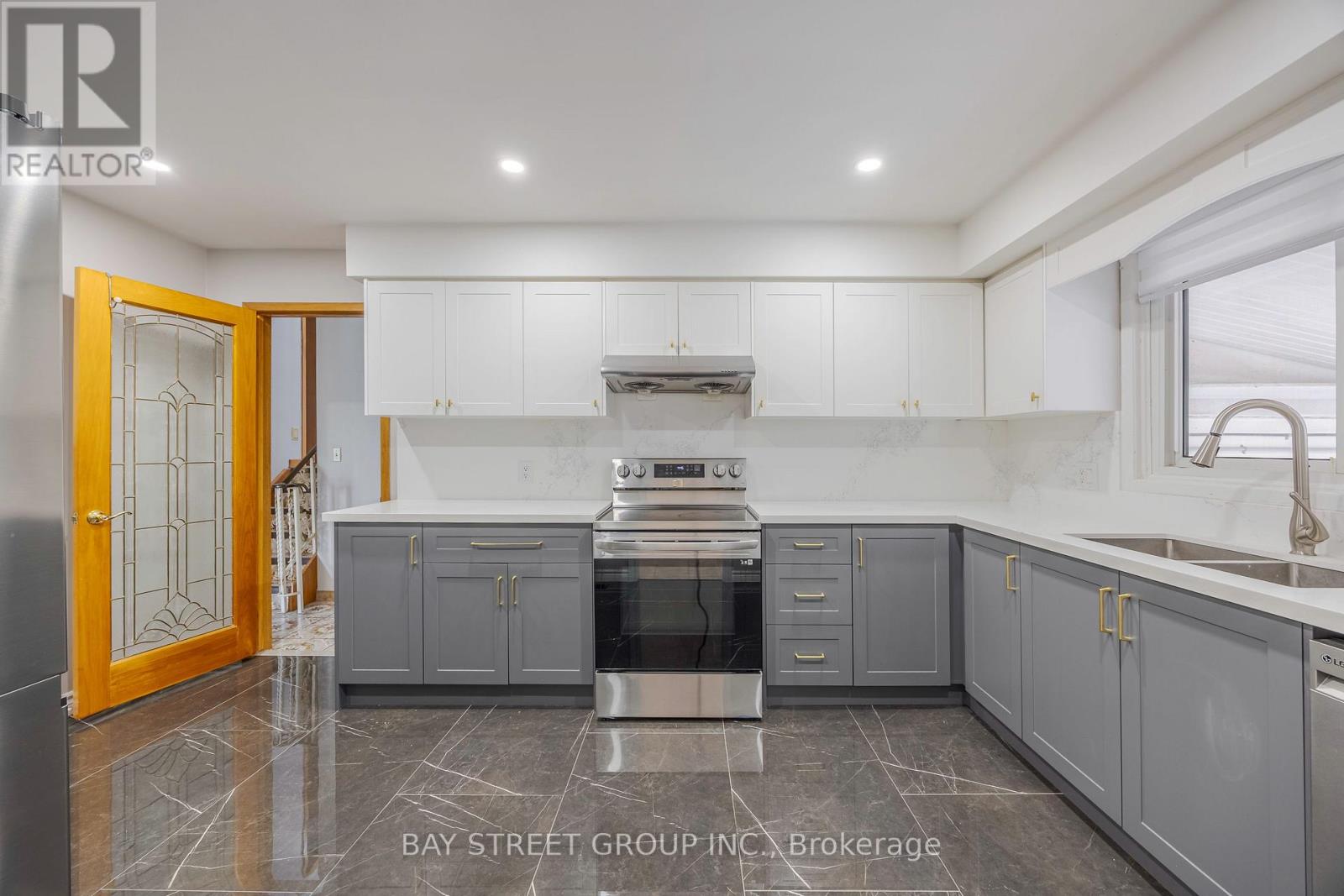 Upper - 29 West Street N, Thorold, Ontario  L2V 2S1 - Photo 3 - X14029944