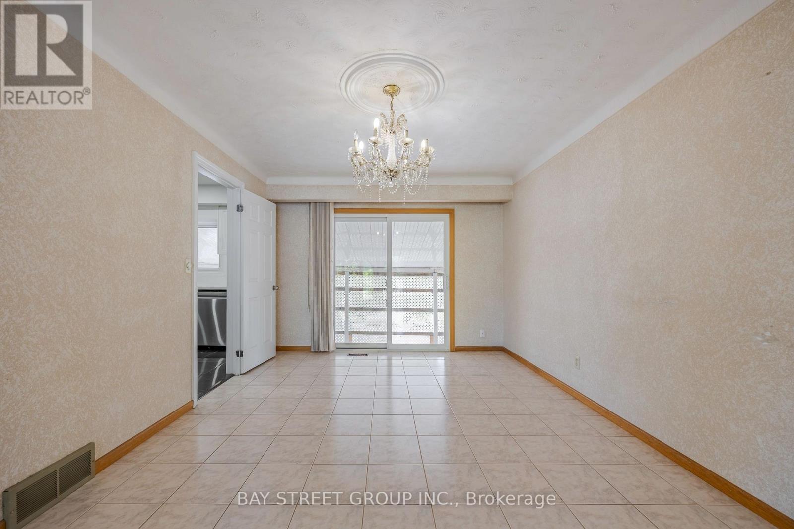 Upper - 29 West Street N, Thorold, Ontario  L2V 2S1 - Photo 6 - X14029944