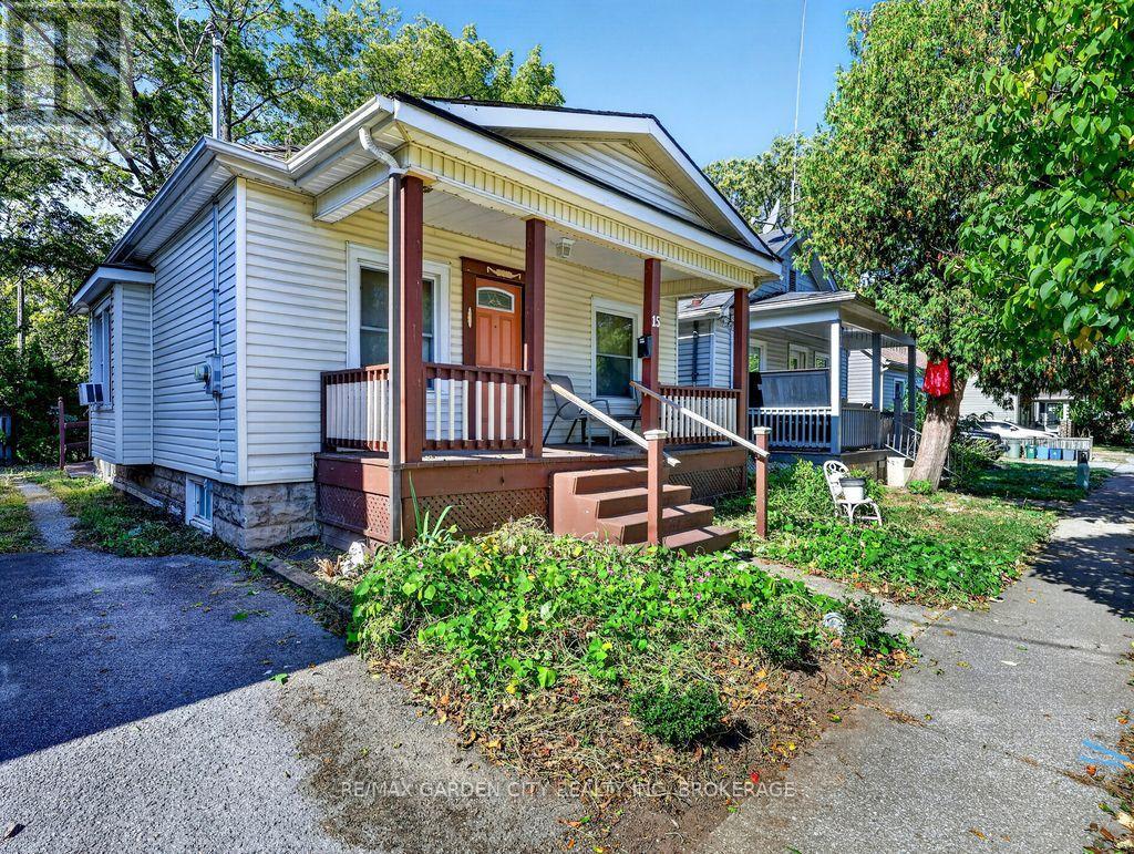 15 Rodman Street, St. Catharines, Ontario  L2R 5C9 - Photo 1 - X14029980