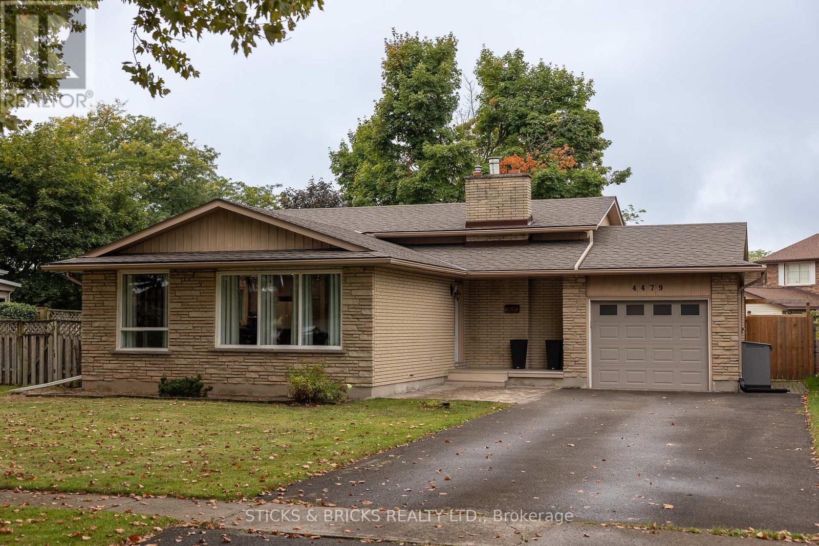 4479 Mitchell Avenue, Niagara Falls, Ontario  L2E 6R6 - Photo 1 - X14080698
