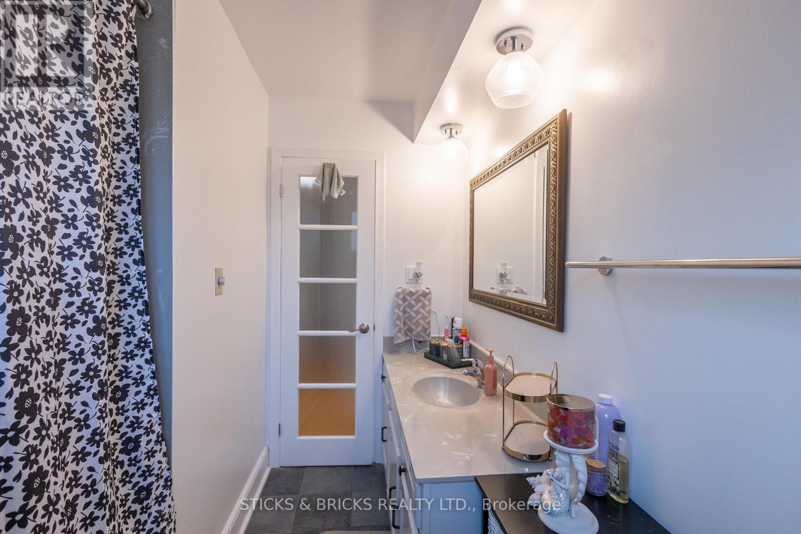 4479 Mitchell Avenue, Niagara Falls, Ontario  L2E 6R6 - Photo 12 - X14080698