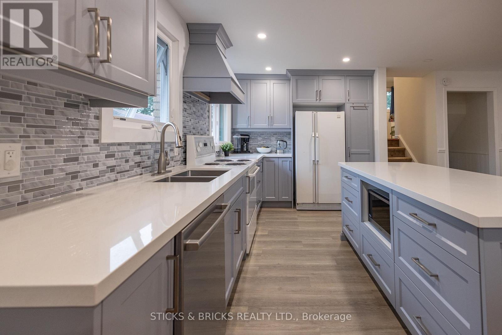 4479 Mitchell Avenue, Niagara Falls, Ontario  L2E 6R6 - Photo 8 - X14080698