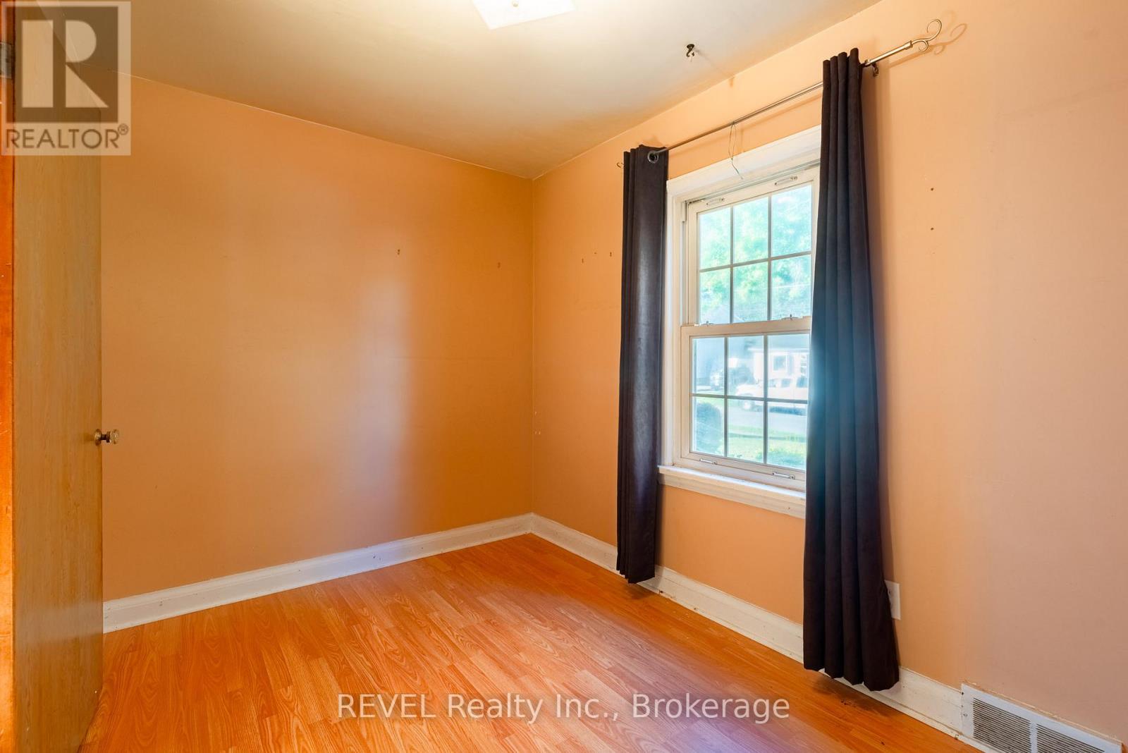 7044 Leeming Street, Niagara Falls, Ontario  L2G 1L3 - Photo 17 - X14085406