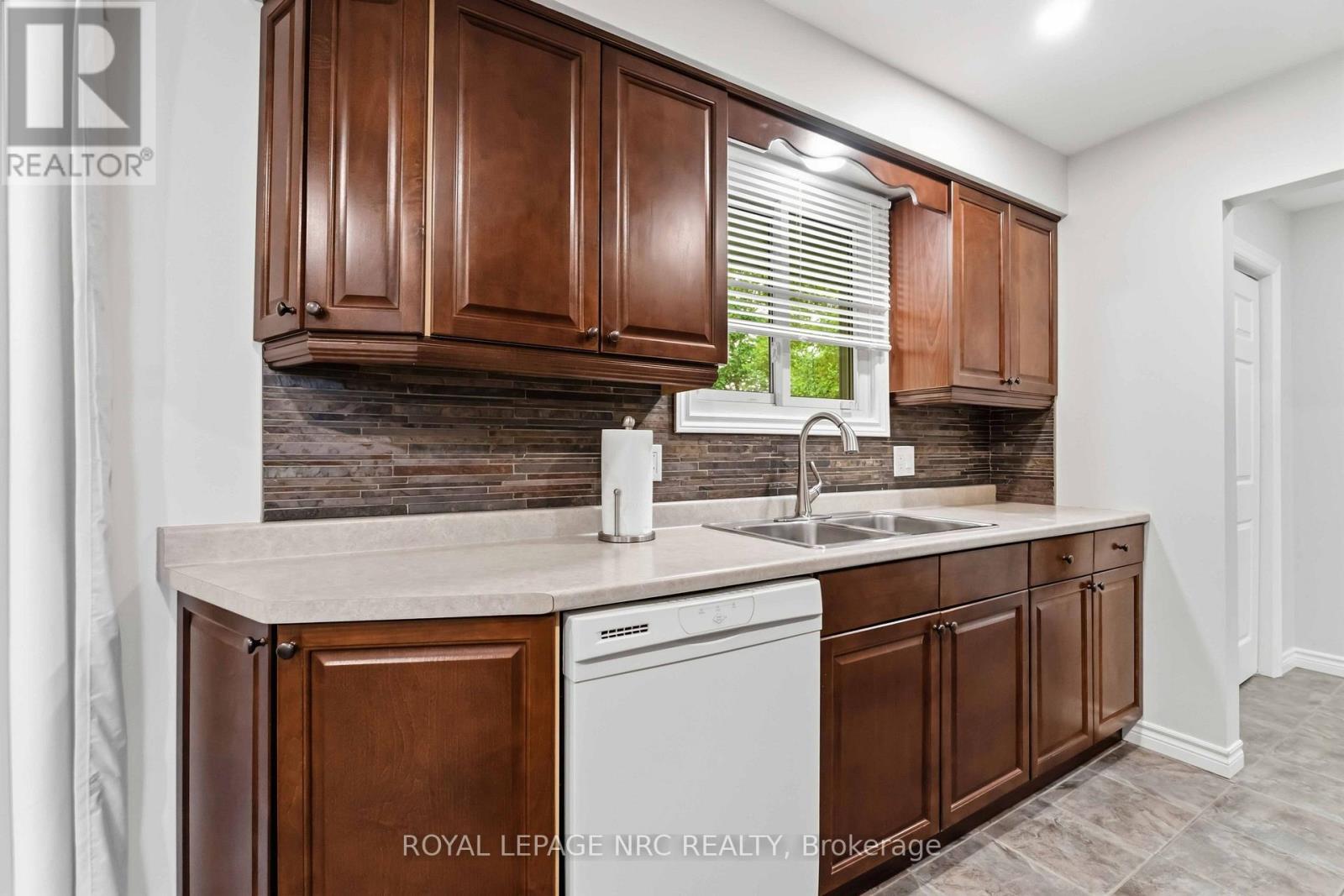 18 October Drive, St. Catharines, Ontario  L2N 6T2 - Photo 10 - X14091842