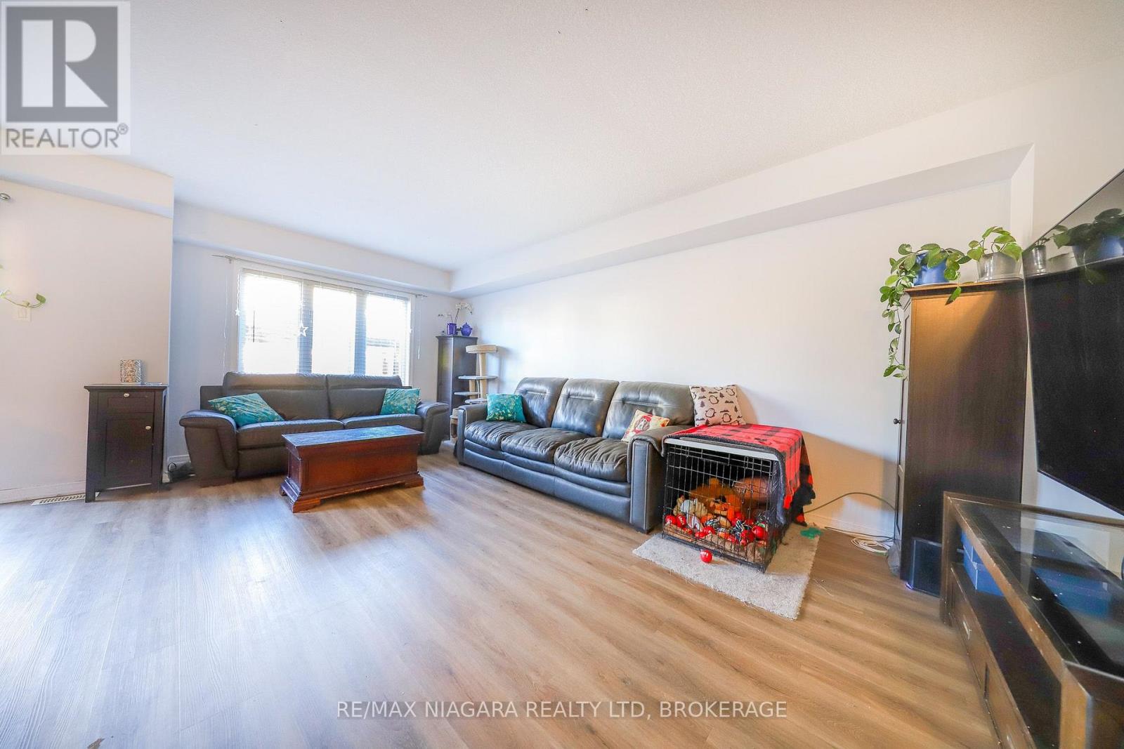 8532 Nightshade Street, Niagara Falls, Ontario  L2H 2Y6 - Photo 4 - X14106116