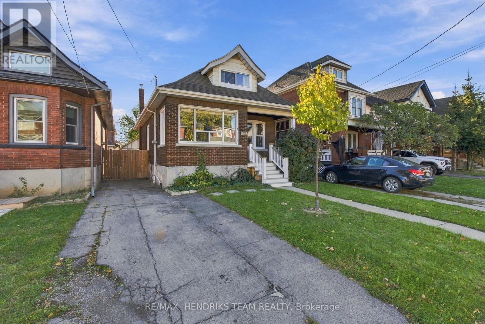 154 Prospect Street N, Hamilton, Ontario  L8L 6X7 - Photo 1 - X14106352