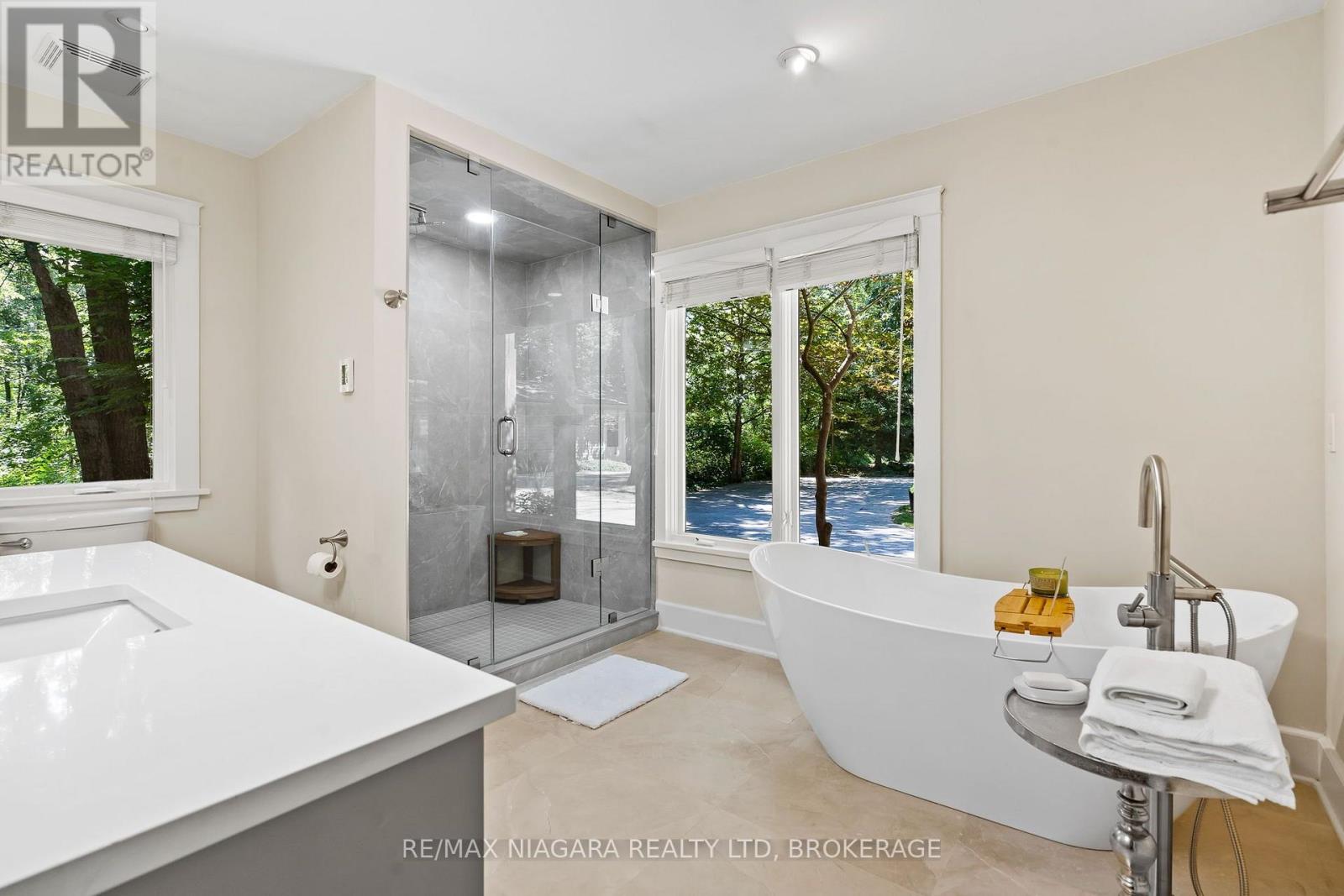 429 Ridge Road E, Grimsby, Ontario  L0R 1B2 - Photo 11 - X14106444