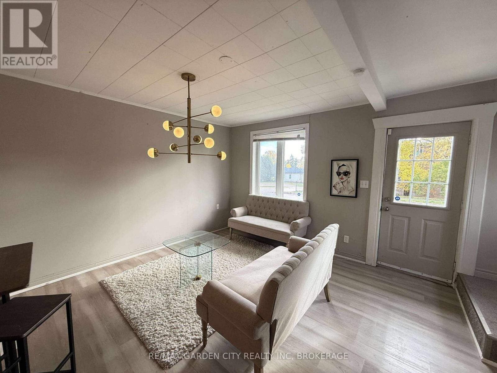 130 St. Paul Crescent, St. Catharines, Ontario  L2S 1M9 - Photo 2 - X14107694