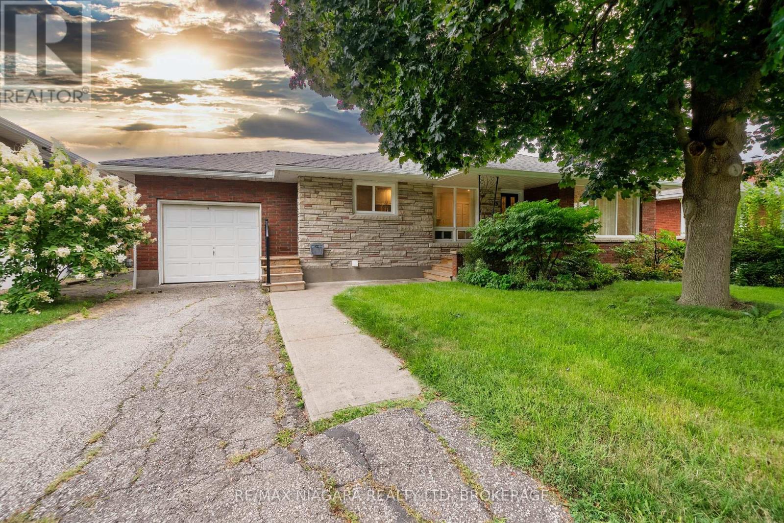 15 Springbank Drive, St. Catharines, Ontario  L2S 2K1 - Photo 1 - X14107884
