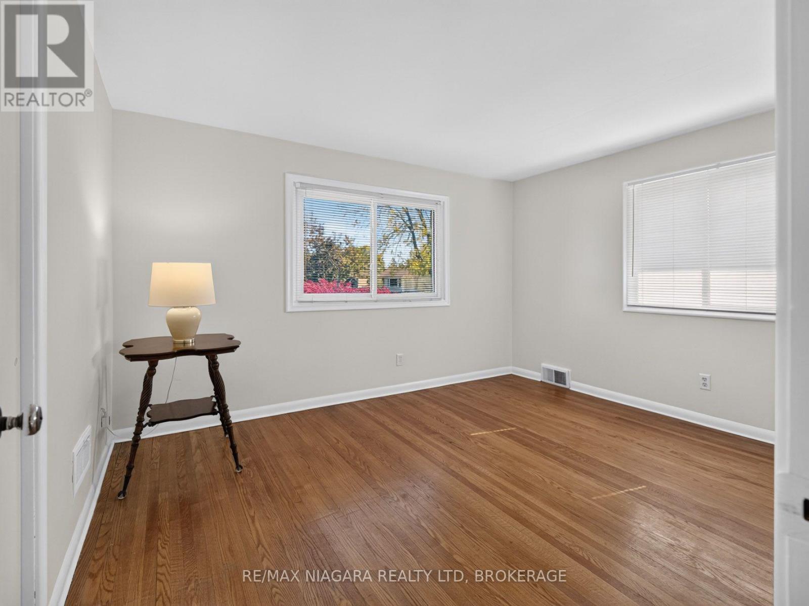 4534 Pettit Avenue, Niagara Falls, Ontario  L2E 6L2 - Photo 19 - X14108496