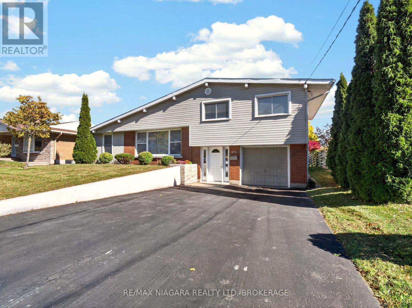 4534 Pettit Avenue, Niagara Falls, Ontario  L2E 6L2 - Photo 2 - X14108496