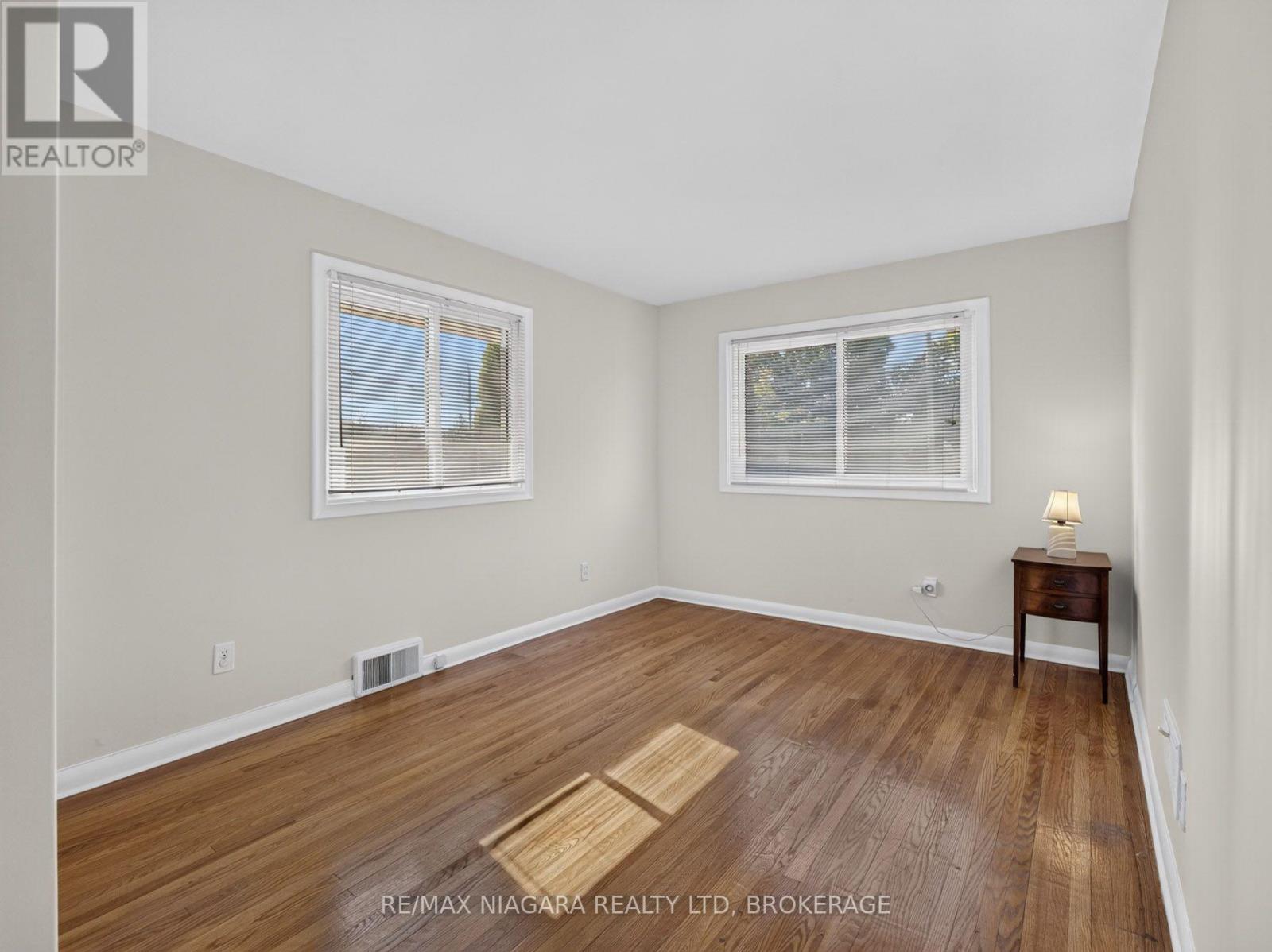 4534 Pettit Avenue, Niagara Falls, Ontario  L2E 6L2 - Photo 20 - X14108496