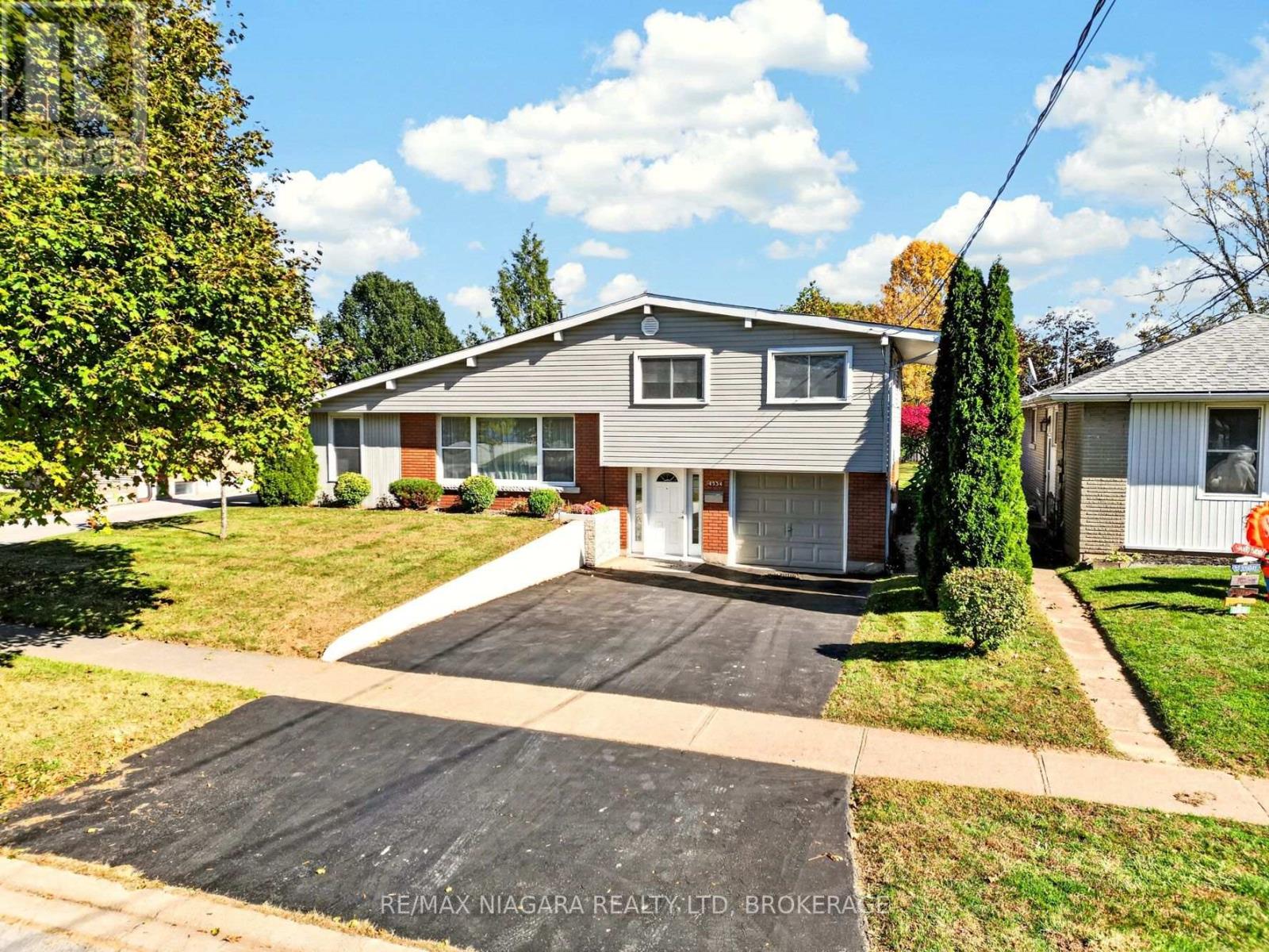 4534 Pettit Avenue, Niagara Falls, Ontario  L2E 6L2 - Photo 3 - X14108496