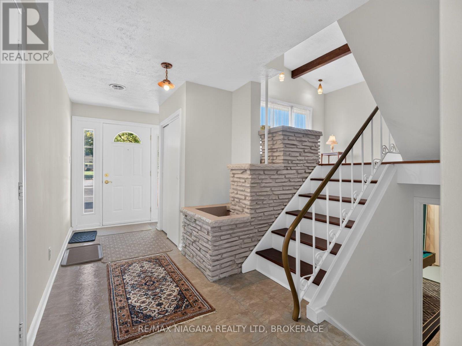 4534 Pettit Avenue, Niagara Falls, Ontario  L2E 6L2 - Photo 5 - X14108496