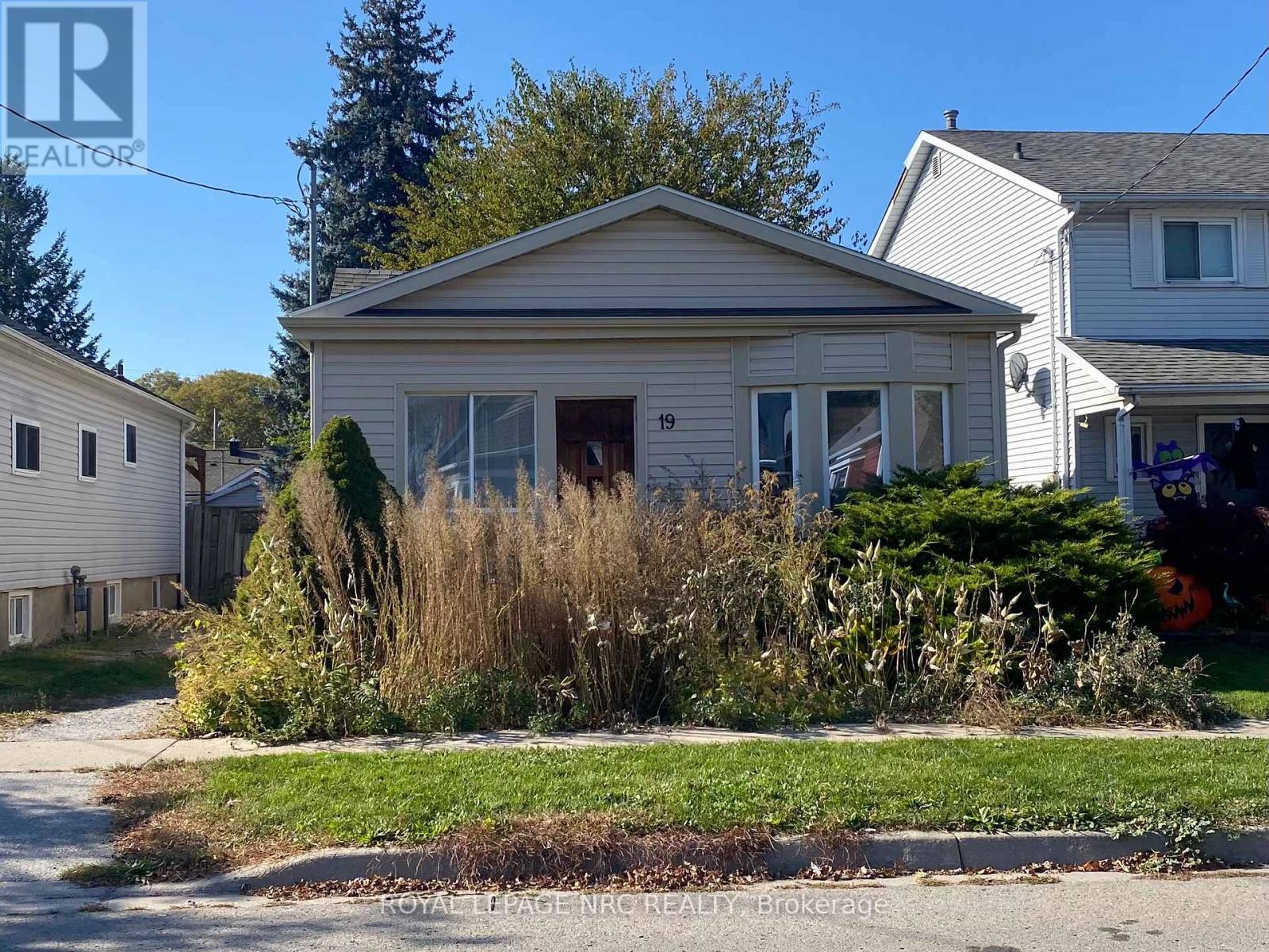19 Margery Avenue, St. Catharines, Ontario  L2R 6J6 - Photo 1 - X14109060