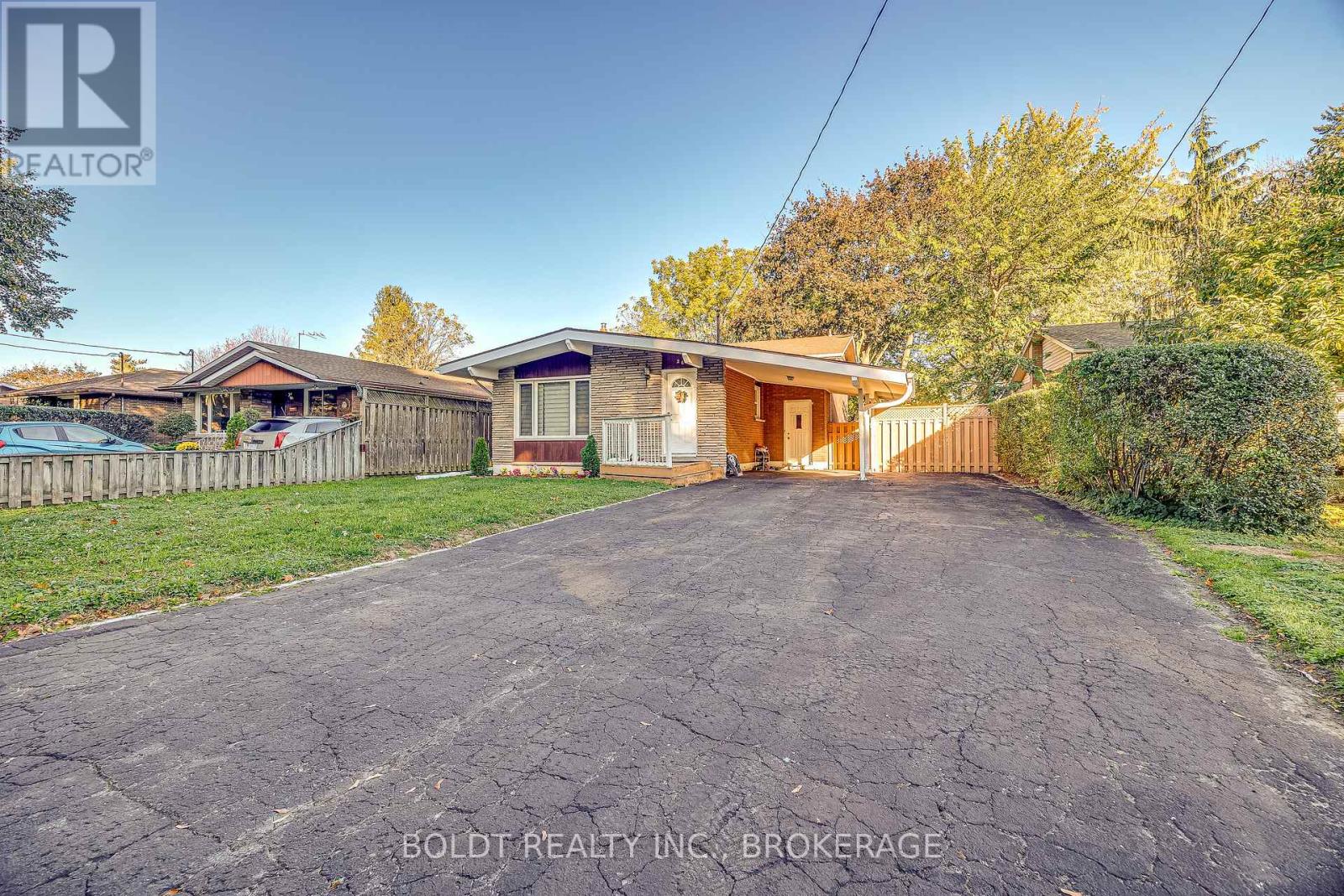 26 Leaside Drive, St. Catharines, Ontario  L2M 4G5 - Photo 1 - X14109712